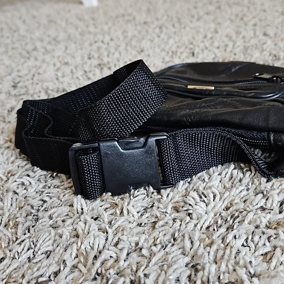 Vintage 90's Totes Black Leather Patchwork Fanny Pack - Picture 8 of 8